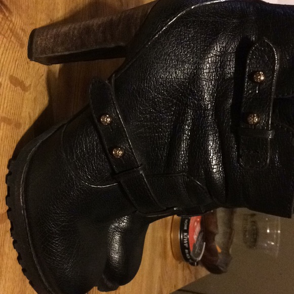 Tory Burch Women ankle boot - Picture 2 of 10